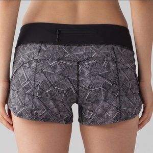 Lululemon “Speed” short, sz 4, Black/white